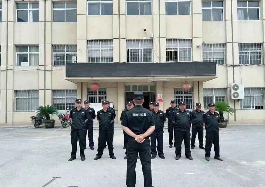 獵鷹保安對新市鎮(zhèn)所有保安隊員進行安保實操培訓(xùn)