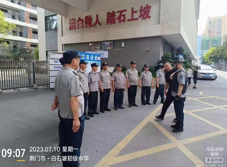 獵鷹防暴演練進校園，筑起安全線