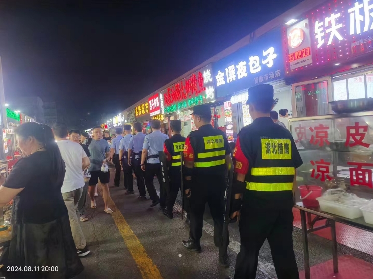 面對不同的工作環(huán)境和需求，保安工作人員該如何應對？
